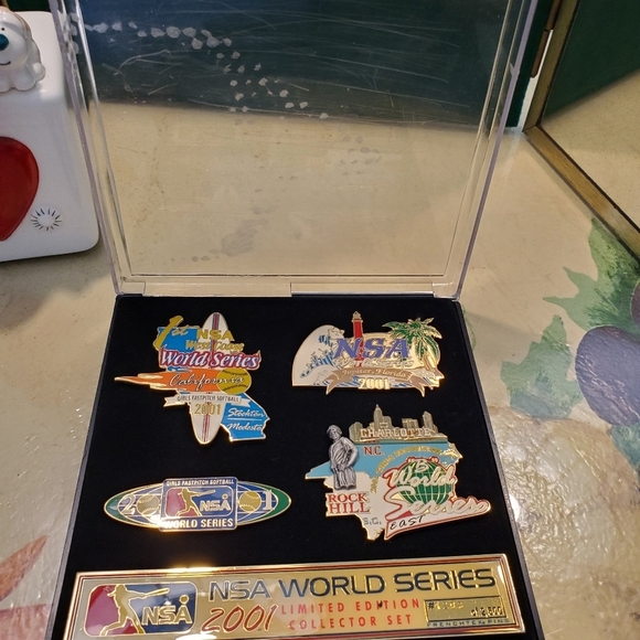 2001 World Series pin collectors set - Picture 7 of 14